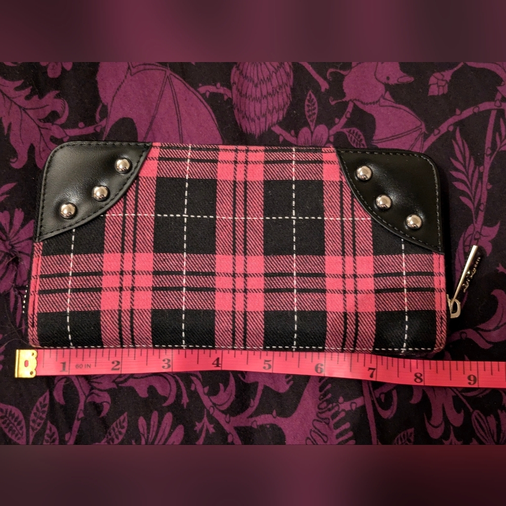 Lost Queen Pink Tartan Handcuff Wallet - Picture 2 of 5